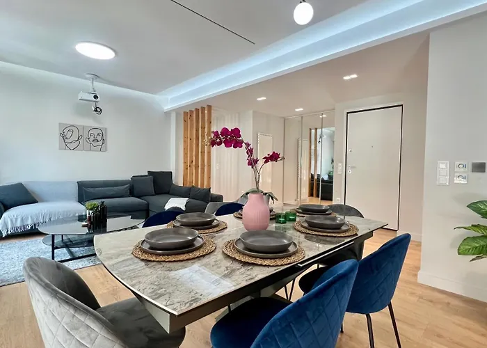 Trion Ierarchon Modern 3 Bdr Apt In Petralona