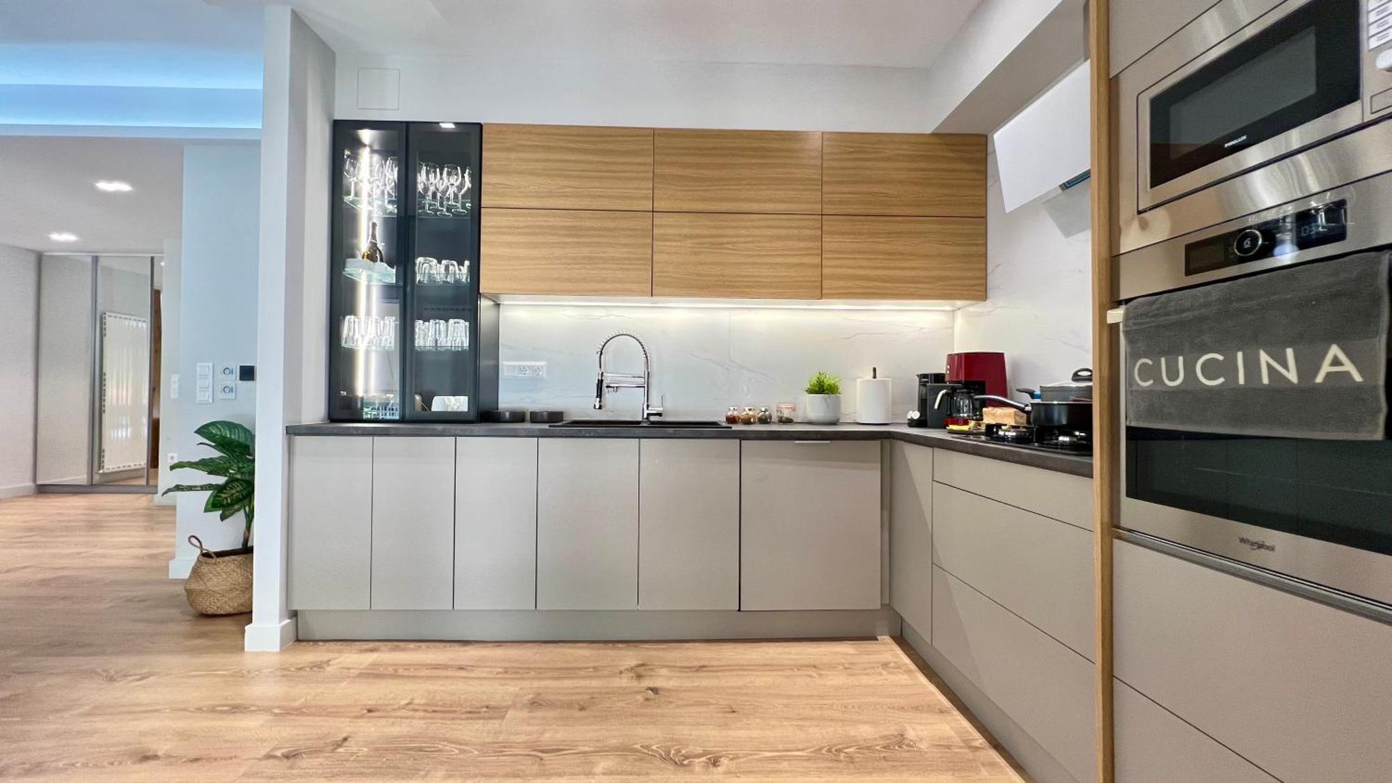 Trion Ierarchon Modern 3 Bdr In Petralona