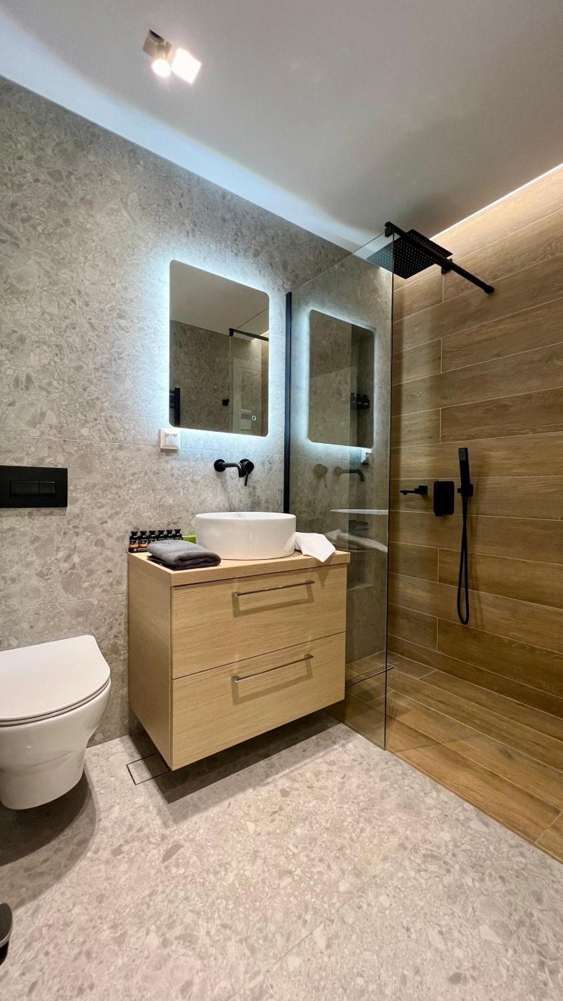 Trion Ierarchon Modern 3 Bdr In Petralona *